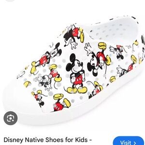 Native Disney Kids Water Shoes - White with Mickey Mouse Design size 4